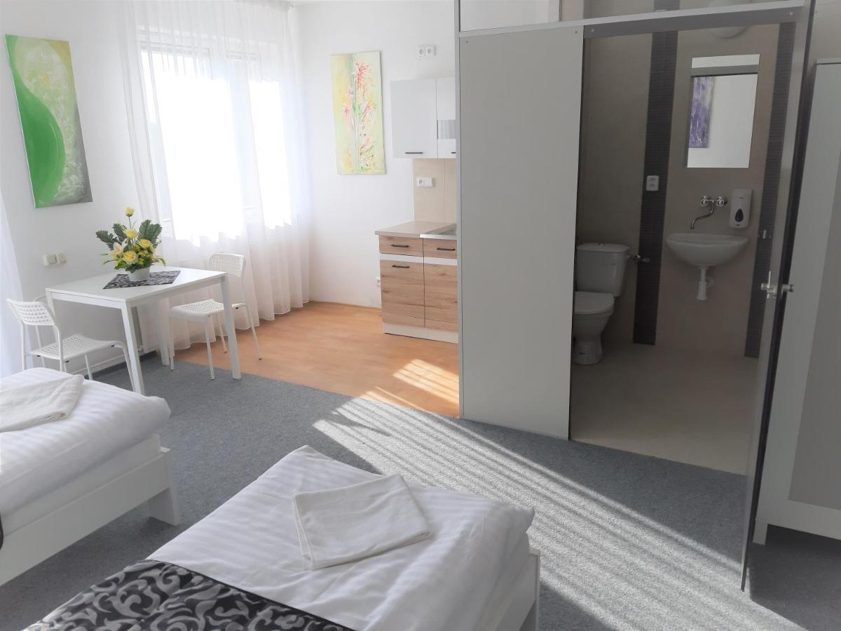 Ubytovna Kubra Hodonín Buitenkant foto