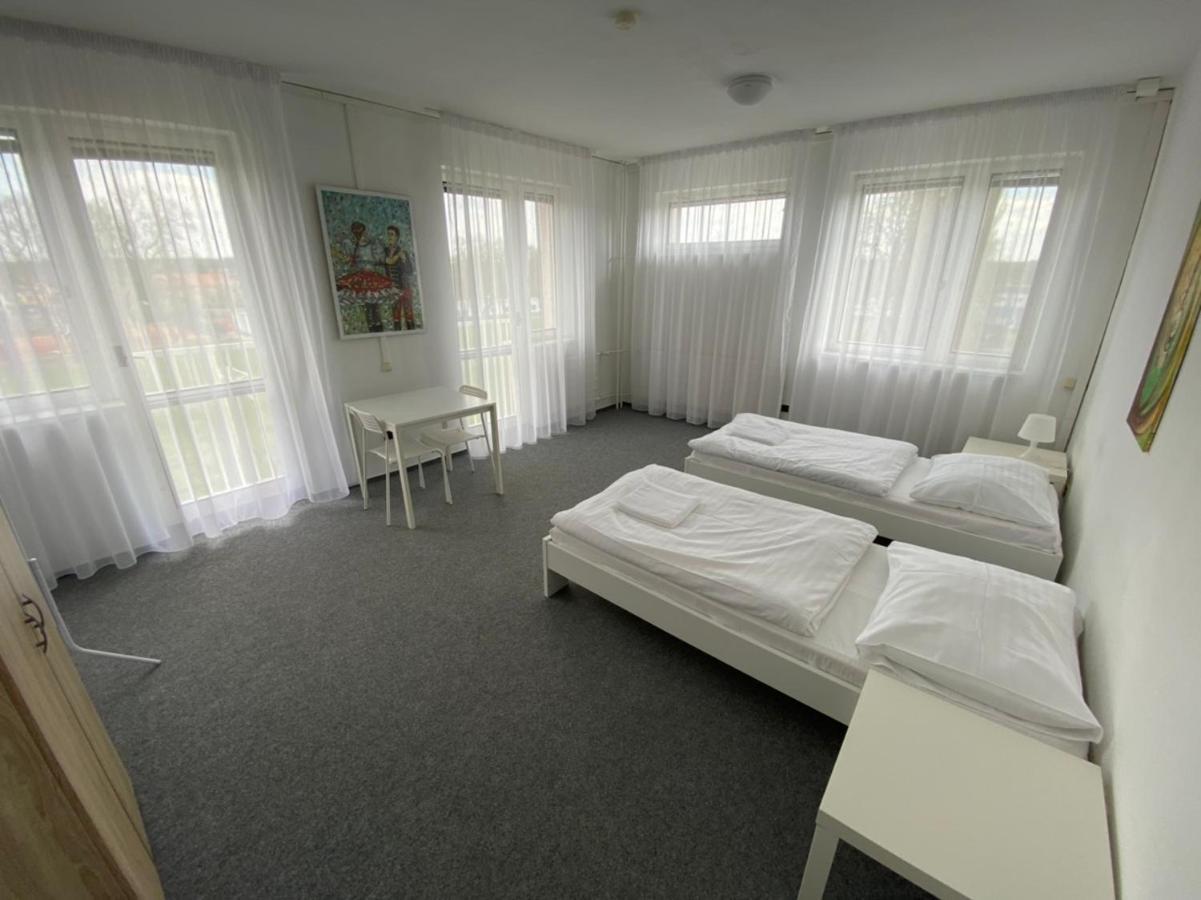 Ubytovna Kubra Hodonín Buitenkant foto